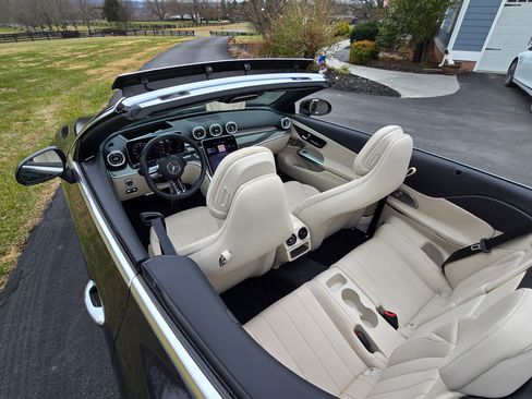 Used 2024 Mercedes-Benz CLE 450 4MATIC Cabriolet image 11