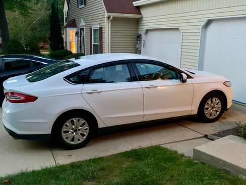 Used 2014 Ford Fusion S FWD image 2