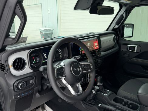 Used 2024 Jeep Wrangler Unlimited Sahara w/ Safety Group image 10