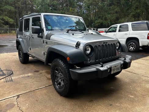 Used 2015 Jeep Wrangler Unlimited Sport w/ Connectivity Group image 1
