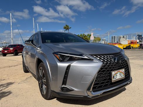 Used 2025 Lexus UX 300h FWD image 2