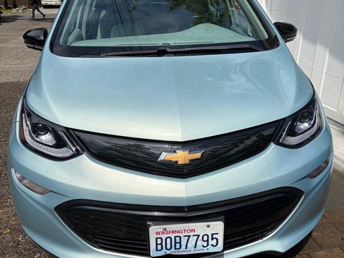 Used 2019 Chevrolet Bolt Premier FWD image 2
