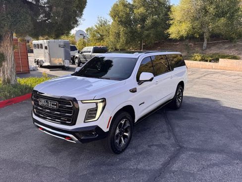 Used 2025 GMC Yukon XL AT4 Ultimate image 5