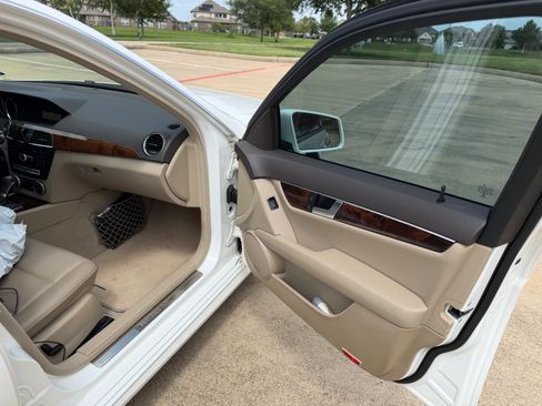 Used 2014 Mercedes-Benz C 250 Sedan image 6