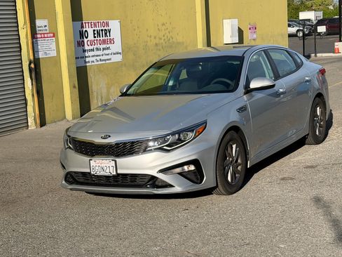 Used 2019 Kia Optima LX image 4