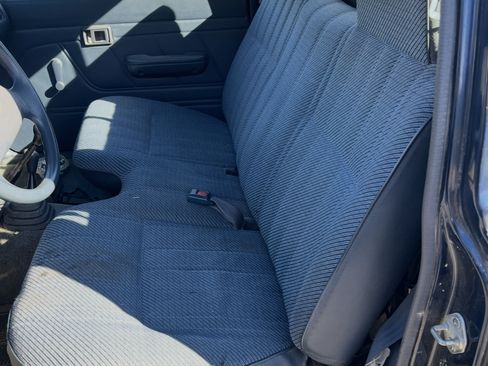 Used 1994 Toyota Pickup DX image 2