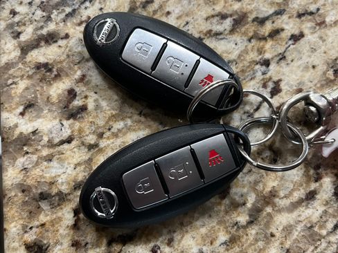 Used 2011 Nissan Rogue SV w/ SL Pkg image 11