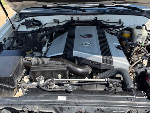 Used 2004 Toyota Land Cruiser AWD/4WD image 9