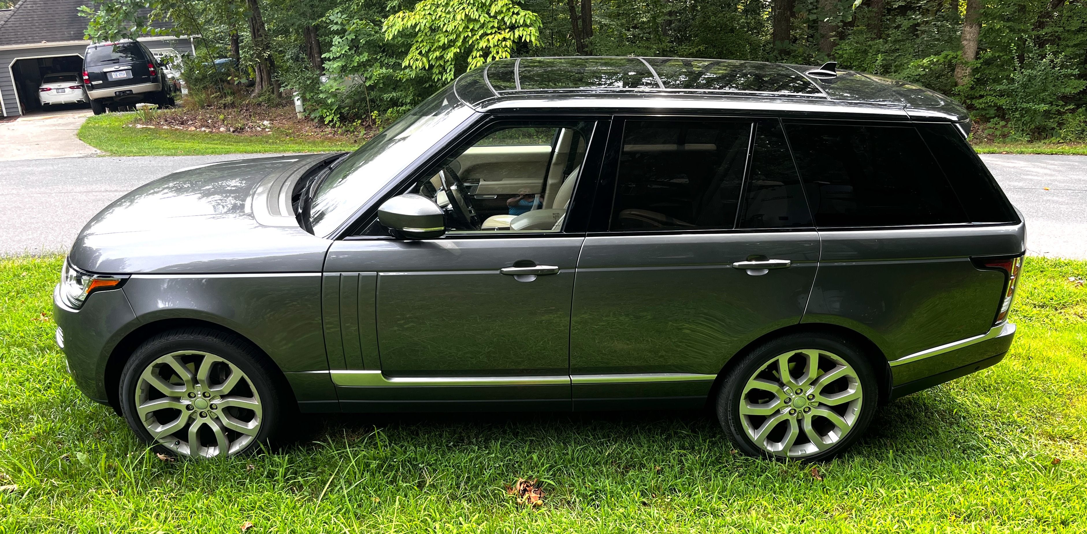 Used 2016 Land Rover Range Rover Supercharged AWD/4WD image 4