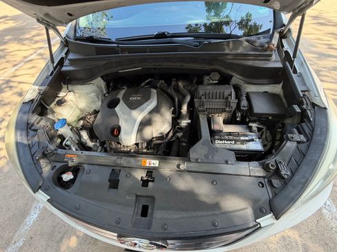 Used 2016 Hyundai Santa Fe Sport 2.0T FWD image 6