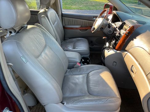 Used 2007 Toyota Sienna XLE Limited image 12