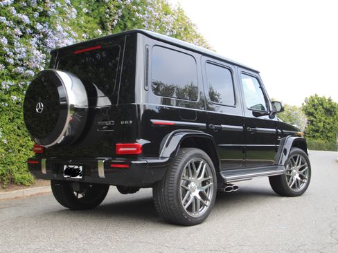 Used 2025 Mercedes-Benz G 63 AMG 4MATIC image 2
