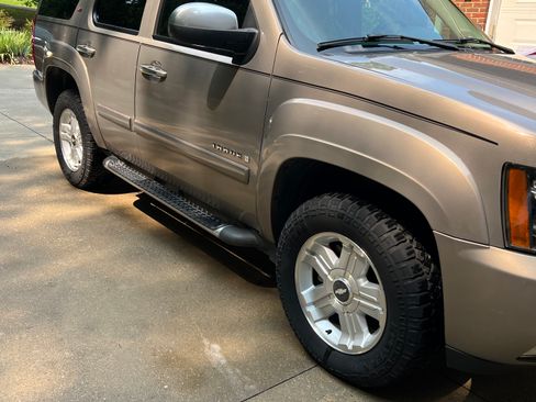 Used 2007 Chevrolet Tahoe LT w/ LT Preferred Equipment Group AWD/4WD image 2