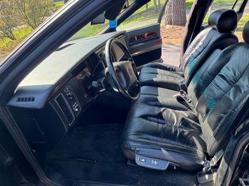 Used 1996 Cadillac Fleetwood Brougham image 2