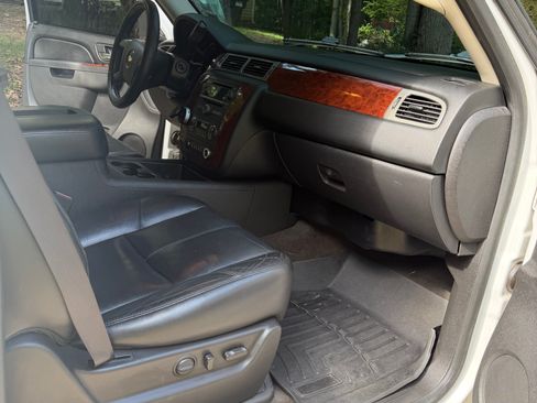 Used 2012 Chevrolet Tahoe LT w/ Luxury Package RWD image 8