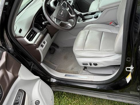 Used 2017 GMC Acadia SLT FWD image 4