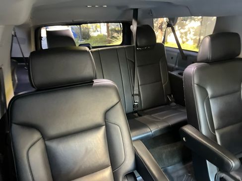 Used 2018 Chevrolet Suburban LT w/ Luxury Package image 14