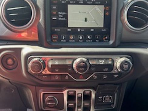 Used 2018 Jeep Wrangler Unlimited Sahara AWD/4WD image 24