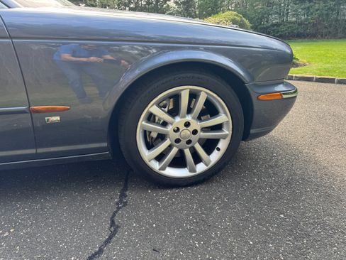 Used 2004 Jaguar XJR image 1