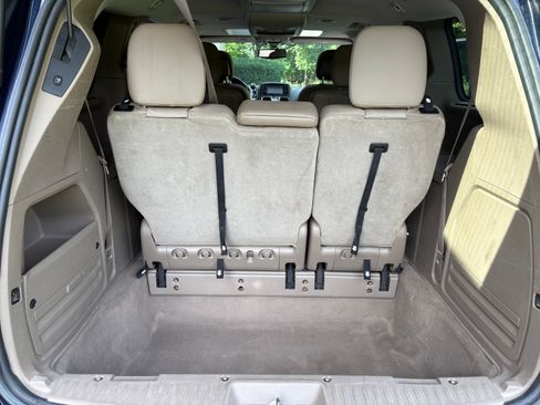 Used 2016 Chrysler Town & Country Touring-L FWD image 12