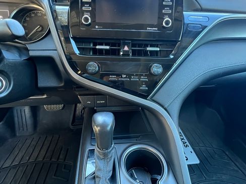 Used 2021 Toyota Camry SE image 16