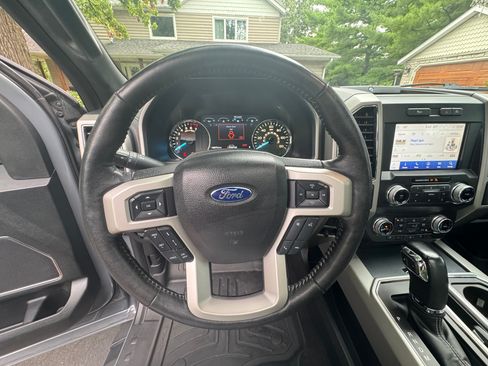 Used 2019 Ford F150 Lariat w/ Equipment Group 502A Luxury AWD/4WD image 19