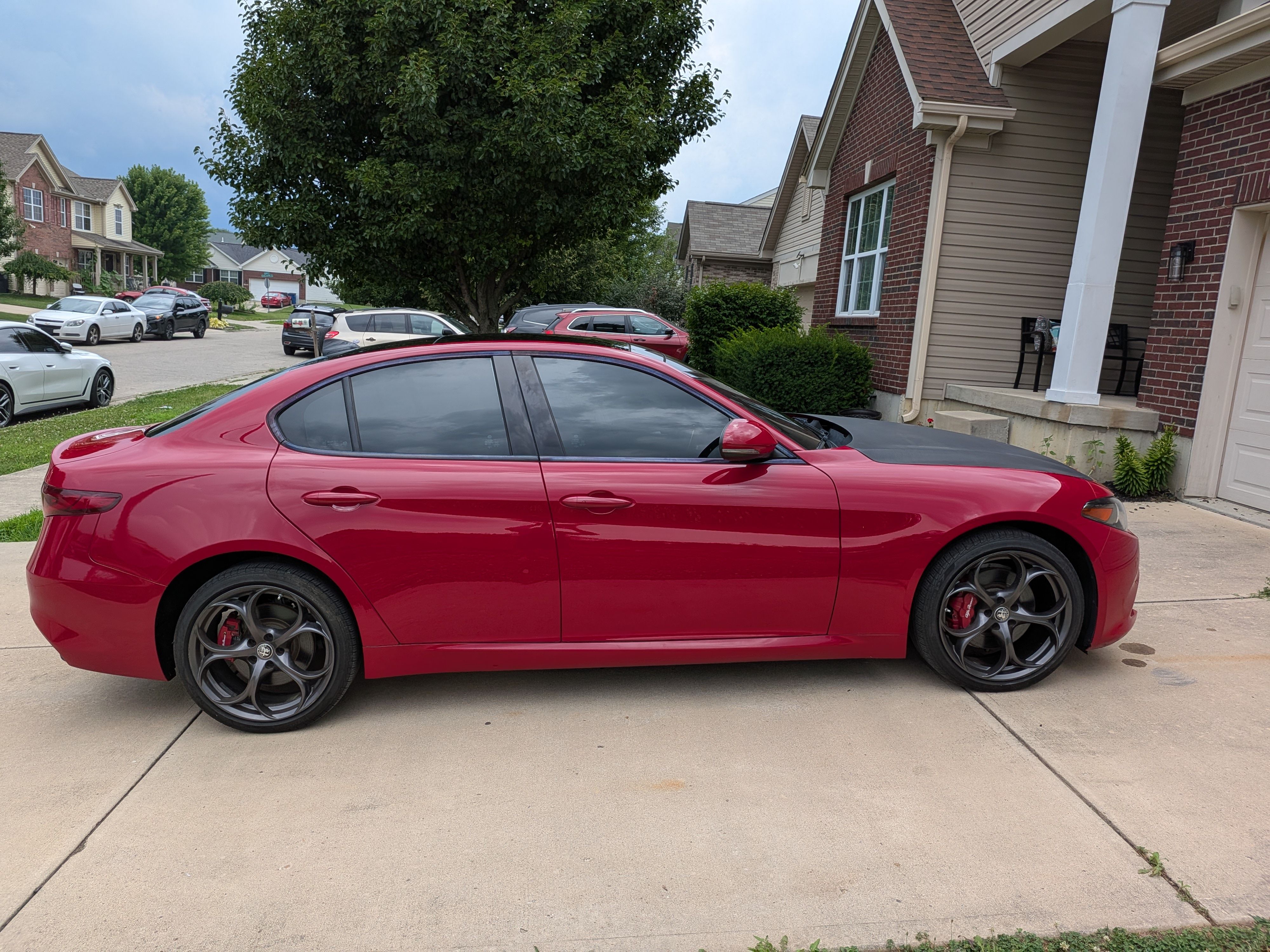 Used 2018 Alfa Romeo Giulia Ti Sport w/ Quick Order Package 22S Sport AWD/4WD image 2