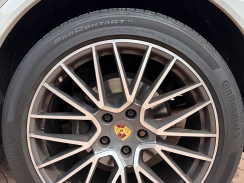 Used 2020 Porsche Cayenne AWD/4WD image 18