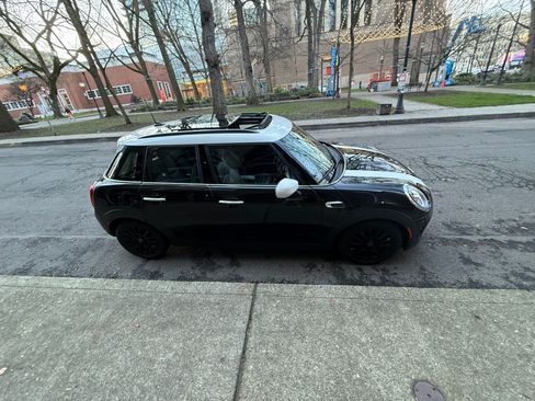 Used 2020 MINI Cooper 4-Door Hardtop w/ Storage Package image 2