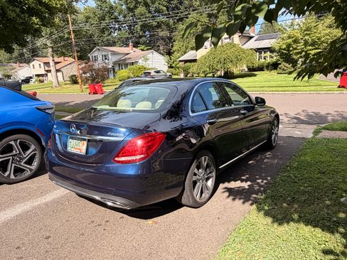 Used 2017 Mercedes-Benz C 300 4MATIC Sedan image 9