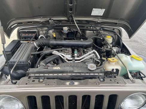 Used 2006 Jeep Wrangler Unlimited Rubicon image 9