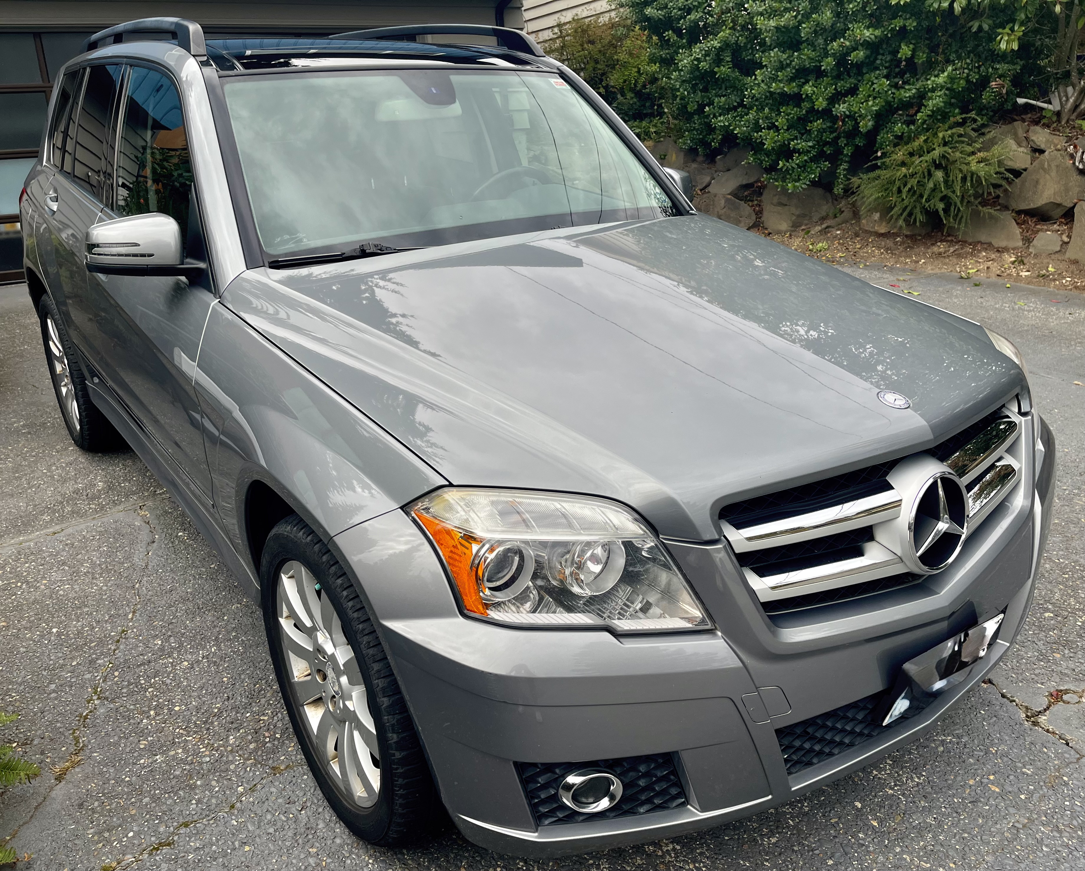 Used 2011 Mercedes-Benz GLK 350 4MATIC image 1
