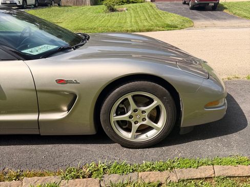 Used 1999 Chevrolet Corvette Coupe w/ Memory Pkg RWD image 12