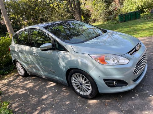 Used 2014 Ford C-MAX Energi SEL w/ Equipment Group 303A FWD image 13