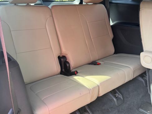 Used 2023 Chevrolet Traverse LT w/ LT Premium Package image 9