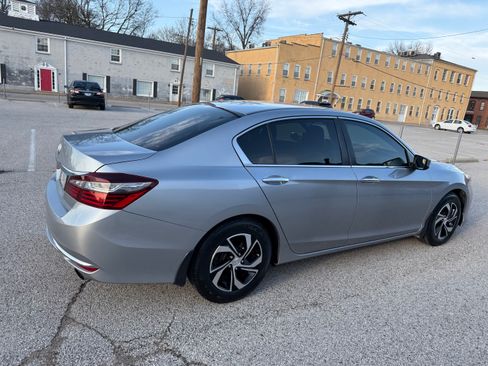 Used 2017 Honda Accord LX image 5