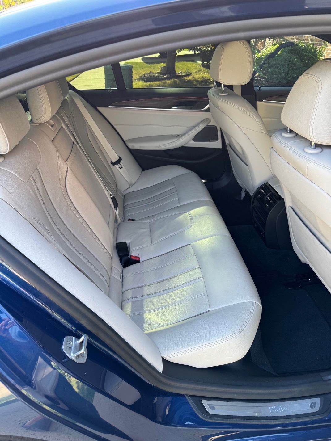 Used 2021 BMW 530e w/ Premium Package RWD image 22