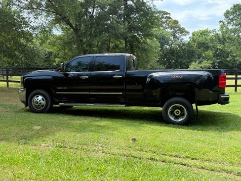 Used 2018 Chevrolet Silverado 3500 LTZ w/ Duramax Plus Package image 2