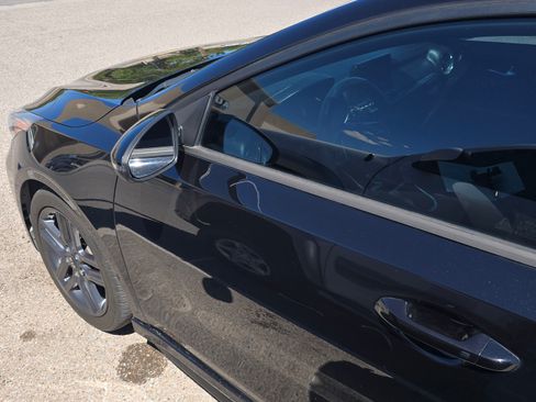 Used 2021 Kia Forte GT-Line w/ GT-Line Premium Package image 4