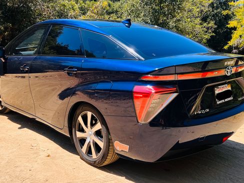 Used 2019 Toyota Mirai image 6