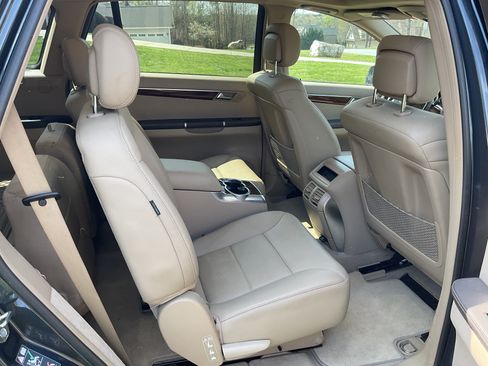 Used 2011 Mercedes-Benz R 350 4MATIC image 8