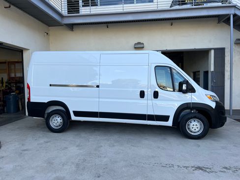 Used 2023 RAM ProMaster 2500 w/ Driver Convenience Group image 1