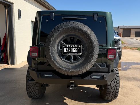 Used 2011 Jeep Wrangler Unlimited Sahara w/ Connectivity Group AWD/4WD image 21