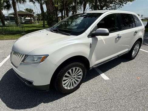 Used 2011 Lincoln MKX 2WD w/ Wood Pkg image 2
