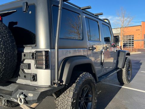 Used 2016 Jeep Wrangler Unlimited Rubicon w/ Connectivity Group image 7