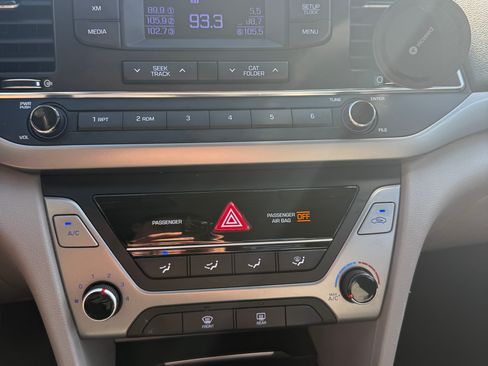 Used 2017 Hyundai Elantra SE FWD image 9