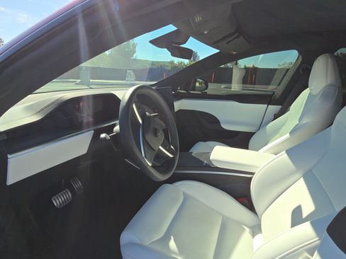 Used 2023 Tesla Model S Standard Range image 5