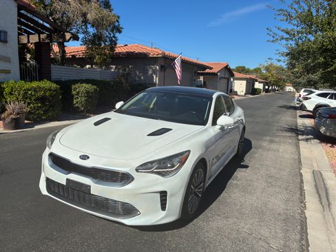Used 2018 Kia Stinger Premium RWD image 5