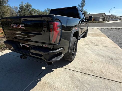 Used 2024 GMC Sierra 2500 AT4 w/ Technology Package image 5