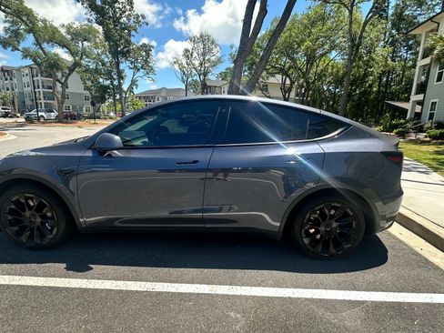 Used 2020 Tesla Model Y Long Range AWD/4WD image 1